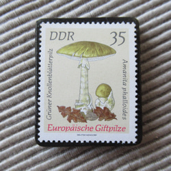 ドイツ　きのこ切手ブローチ9397 1枚目の画像