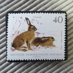 ドイツ　うさぎ切手ブローチ9404 1枚目の画像