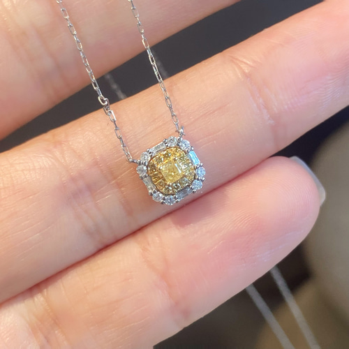 セール価格】イエローダイヤモンド付きネックレスk18 ネックレス  