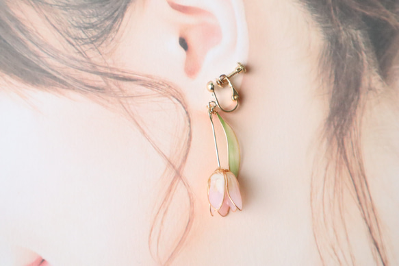 押し花ディップアートの揺れるチューリップのイヤリング/ピアス 13枚目の画像