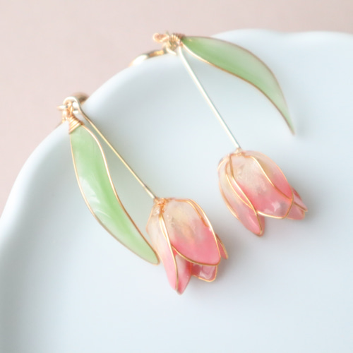 押し花ディップアートの揺れるチューリップのイヤリング/ピアス