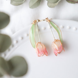 押し花ディップアートの揺れるチューリップのイヤリング/ピアス 5枚目の画像