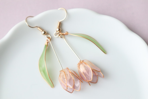 押し花ディップアートの揺れるチューリップのイヤリング/ピアス 8枚目の画像