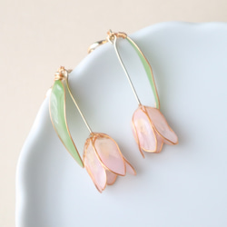 押し花ディップアートの揺れるチューリップのイヤリング/ピアス 9枚目の画像