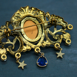 チェコヴィンテージガラスのブローチ　サファイアブルー　ゴールド金具 9枚目の画像