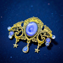 宵の宝石 ― ゴールドとブルーの幻想ブローチ】チェコヴィンテージ