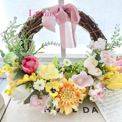 春色チューリップとシマエナガのリース♡玄関リース 春らんまんのフラワーリース イエローとピンクのチューリップと春の花