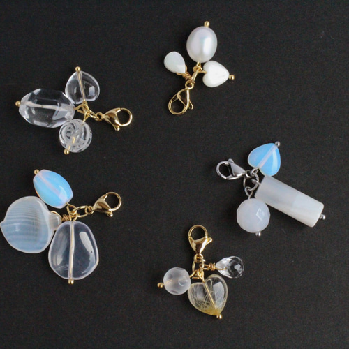 咲いた 咲いた 天然石の花 チャーム/ピアス/イヤリング 咲いた 咲いた 天然石の花 チャーム/ピアス/イヤリング