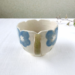 陶器のマグカップ【花】 3枚目の画像