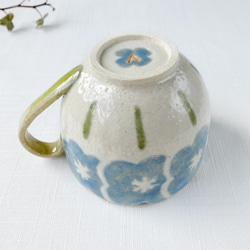 陶器のマグカップ【花】 8枚目の画像