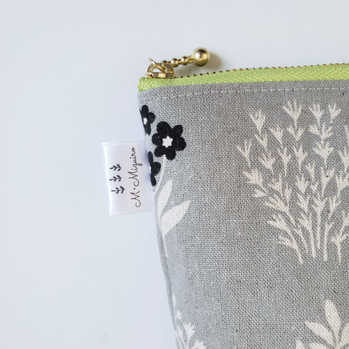 新品fafa フィフィレースのクラッチポーチ収納刺繍小物入りクリアスクエアポーチ 新品fafa フィフィレースのクラッチポーチ収納刺繍小物入り