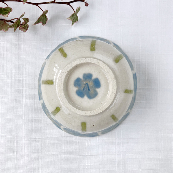 陶器の小鉢【花】 8枚目の画像