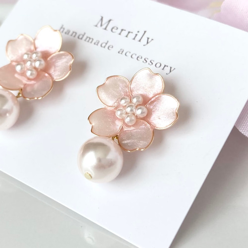 ほんのり色づく桜の花とパールのイヤリング／ピアス フォーマルにも 