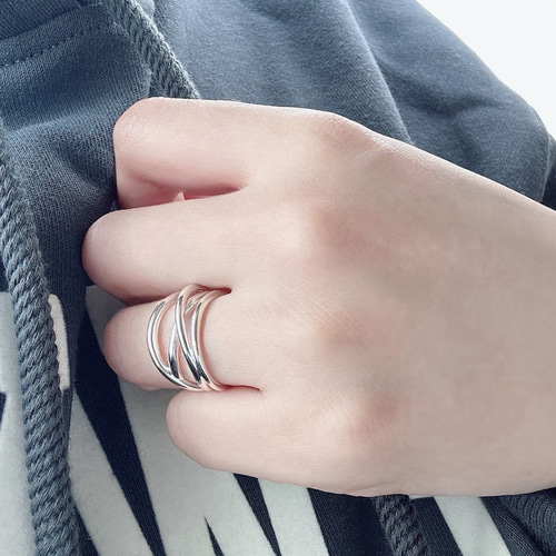 存在感ばっちり4連 重ね付け ツイストリングR3889 指輪・リング Ringo
