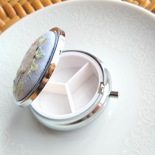 シマエナガ✧︎レジンピルケース 和柄 シマエナガ✧︎レジンピルケース 和柄