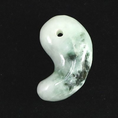 糸魚川翡翠  ヒスイ 小滝産 薄緑 31mm勾玉 ディレクトリカード付 13.04g【榎本通商15823】