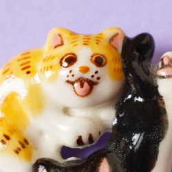 [陶器]トラ猫とぶち猫のブローチ[猫] 7枚目の画像