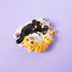 [陶器]トラ猫とぶち猫のブローチ[猫] 5枚目の画像