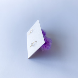 【受注生産】チュールとオーガンジーのポンポンピアス/イヤリング【紫MIX】 3枚目の画像