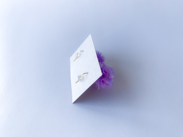 【受注生産】チュールとオーガンジーのポンポンピアス/イヤリング【紫MIX】 3枚目の画像