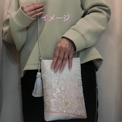 【Creema限定♡母の日】桜色模様シルク着物帯のスマホポーチ、ショルダー2ways バッグ 10枚目の画像