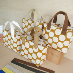 下單即可選擇！完全可水洗的棉質和熱/冷鋁 [Yamabuki Polka Dot] 午餐手提袋 第6張的照片