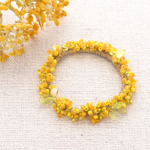 ミモザの花冠 ビーズ シュシュ＊ブレスレット シュシュ crafami* 通販