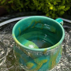 地中海陶器　ターコイズブルーにイエローが映える マグカップ　バルビゾン BVTJ 2枚目の画像