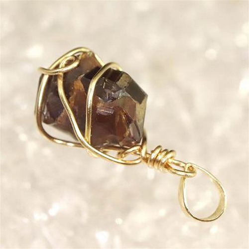 奈良県天川村産 レインボーガーネット 原石 ペンダントトップ K18YG