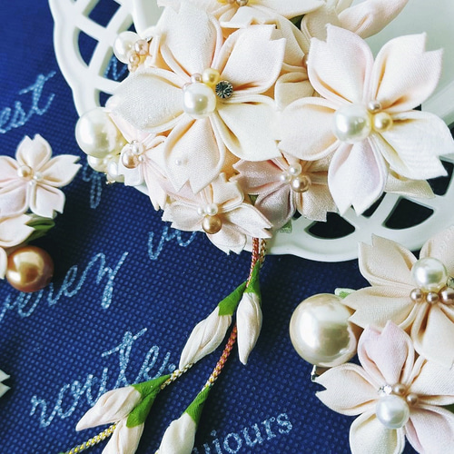 ⚜ 正絹 帯留め 帯飾り Babyピンク桜つまみ細工 / 箱入【オーダー単品