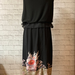 牡丹柄　黒留袖リメイク　絹　ワンプリーツスカート 5枚目の画像