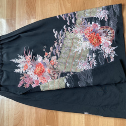 牡丹柄　黒留袖リメイク　絹　ワンプリーツスカート 11枚目の画像
