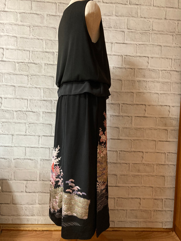 牡丹柄　黒留袖リメイク　絹　ワンプリーツスカート 6枚目の画像