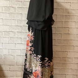 牡丹柄　黒留袖リメイク　絹　ワンプリーツスカート 3枚目の画像