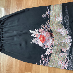牡丹柄　黒留袖リメイク　絹　ワンプリーツスカート 12枚目の画像