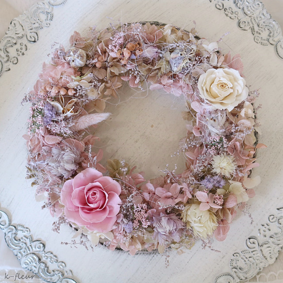 可愛らしさに包まれたピンクのローズリース プリザーブドフラワー K  