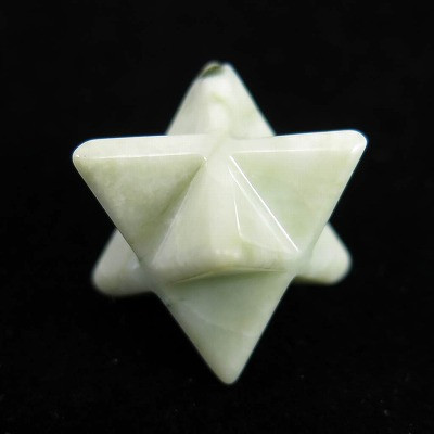 糸魚川翡翠　ヒスイ  25mm マカバスター 7.7g　証明書付【榎本通商75987】