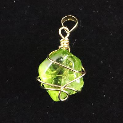 ペリドット  タンブル 18Kワイヤーラップ ペンダントトップ 1.8g　【榎本通商77980】