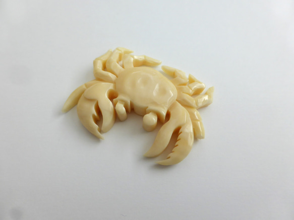 ナンタケットバスケット用　マッコウ鯨歯のオーナメント「Crab/蟹」 2枚目の画像