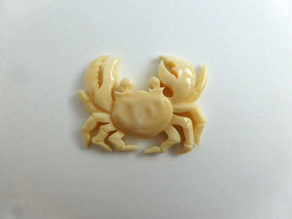 ナンタケットバスケット用　マッコウ鯨歯のオーナメント「Crab/蟹」 3枚目の画像