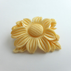 【vintage】鯨歯　ブローチと素材まとめ売り　ハンドメイドに！ vintage】鯨歯 ブローチと素材まとめ売り ハンドメイドに！