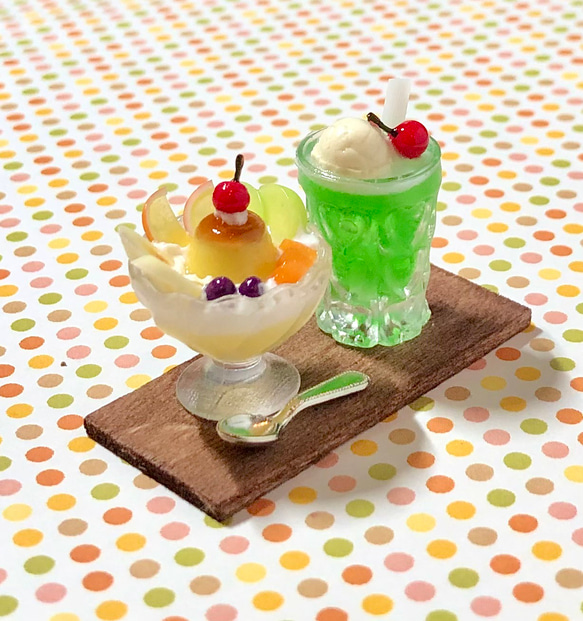 昭和の喫茶店♪プリンアラモードとクリームソーダのミニチュア 3枚目の画像