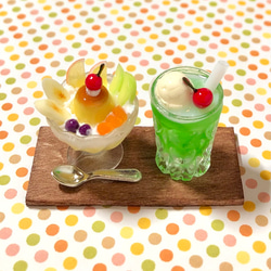 昭和の喫茶店♪プリンアラモードとクリームソーダのミニチュア 1枚目の画像