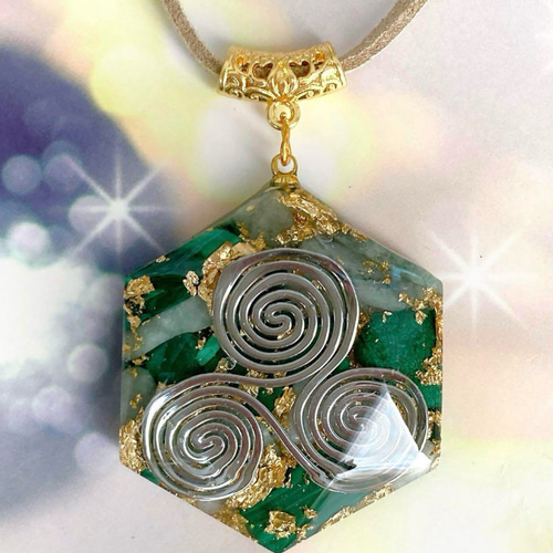 6 オルゴナイトネックレス