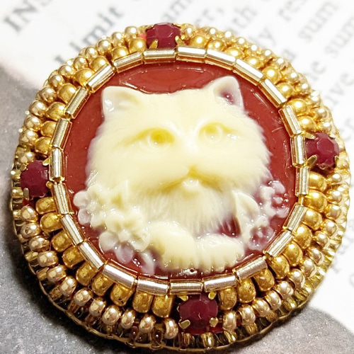 ブローチ】ビーズ刺繍 猫 カメオ 猫の顔 レトロ ブローチ yuri