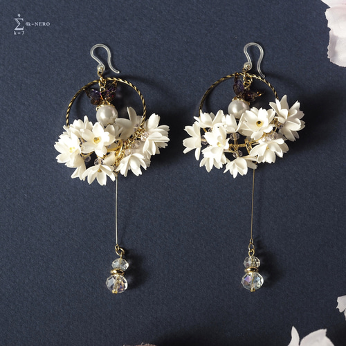 春におススメ 耳飾り 八重桜の花びらと蝶々 〈 イヤリング , ピアス