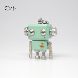 mic classic　カラーモデル　木と金属のロボットチャームキーホルダー 9枚目の画像