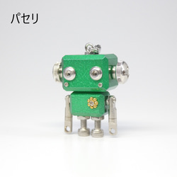 mic classic　カラーモデル　木と金属のロボットチャームキーホルダー 7枚目の画像