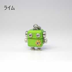 mic mini　カラーモデル　木と金属のロボットチャームキーホルダー 8枚目の画像