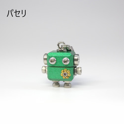 mic mini　カラーモデル　木と金属のロボットチャームキーホルダー 7枚目の画像